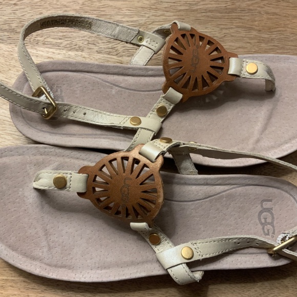 UGG flat sandals size7 - Picture 5 of 5
